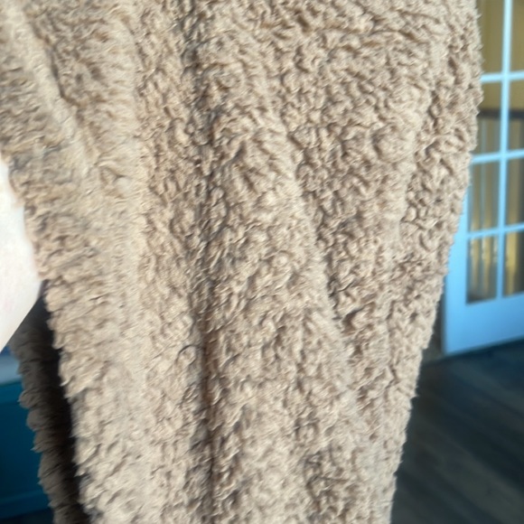 New! Comfy chocolate brown snuggle walk around blanket - Picture 4 of 6